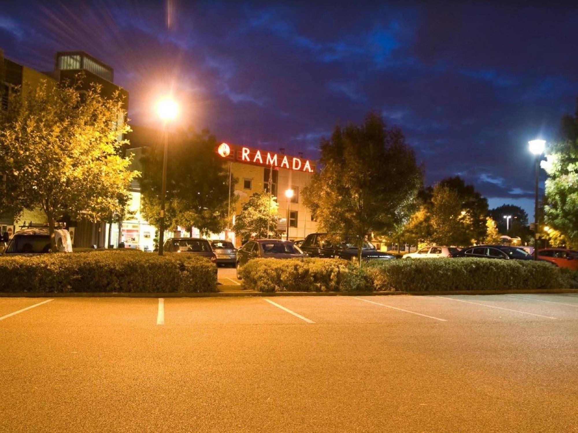 Hotel Ramada London North Edgware Exterior foto